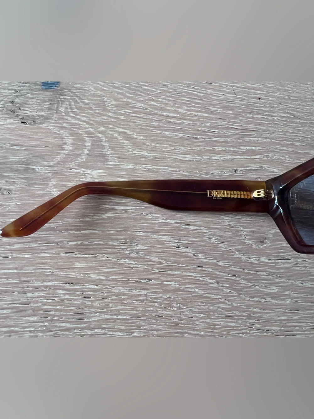 DEZI bold rectangular